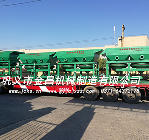 <b>LTA1515/2跳汰機(jī)組發(fā)往新疆，用于沙場選金</b>